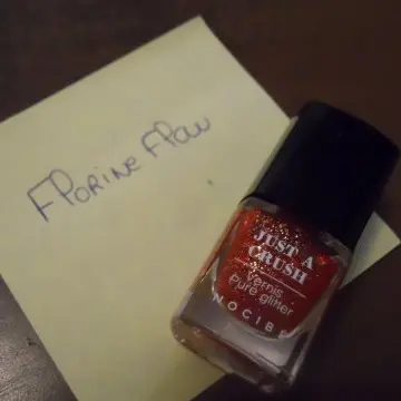 Vernis pailleté, Nocibé