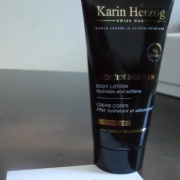 Crème corps, Karin Herzog