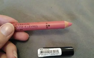 Crayon à lèvres rose charme, Avril