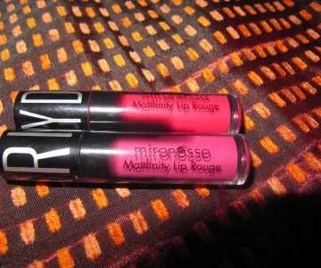Lot de deux mattfinity lip rouge, Mirenesse