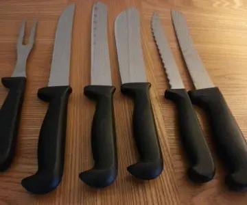 6 couteaux, Inconnue