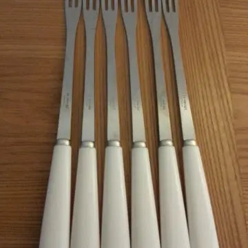 6 fourchettes à fondue, Inconnue