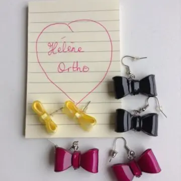 Boucles d'oreilles noeuds, Inconnue