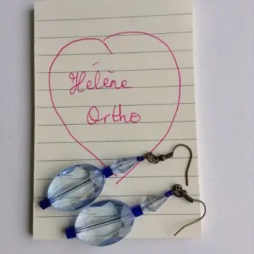 Boucles d'oreilles bleues, Inconnue
