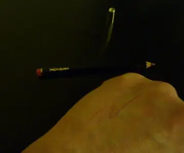 Crayon contour de lèvre framboise n°3, Yves Saint Laurent
