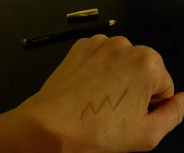Crayon contour de lèvre marron n°18, Yves Saint Laurent