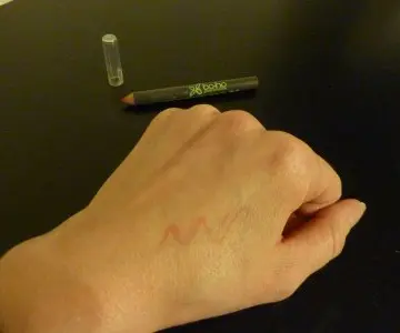 Crayon à lèvres rose n°103, Boho Green