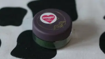 Fard à paupières, Neve cosmetics