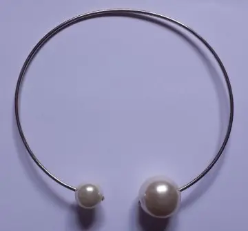 Collier, Inconnue