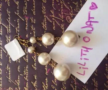 Boucle d'oreilles, Inconnue