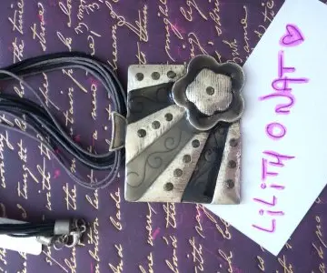 Collier, Inconnue