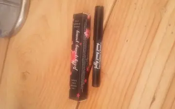 crayon 2 en 1   eyeliner/ombre à paupière Noir, Jelly Pong Pong