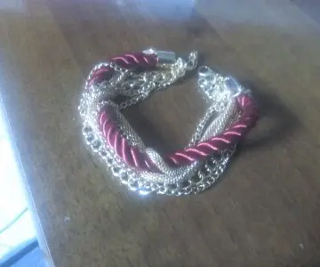 Bracelet or/rouge, Inconnue