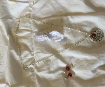 Parure de bijoux, Yves Rocher