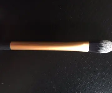 Pointed foundation brush, Real Techniques
