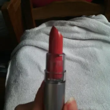 Rouge à lèvres, Elf
