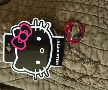 Collier neuf, Hello Kitty