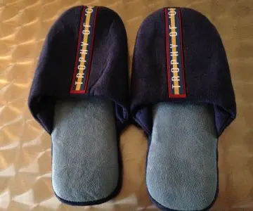 Chaussons neufs Taille 43, Tex