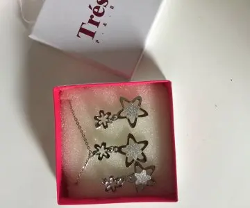 Parure de bijoux, Trésor