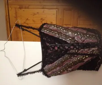 Bustier perles, Inconnue