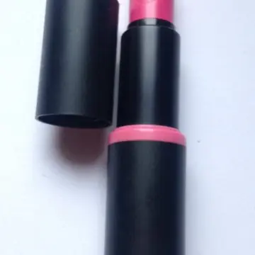 rouge a levres, Essence