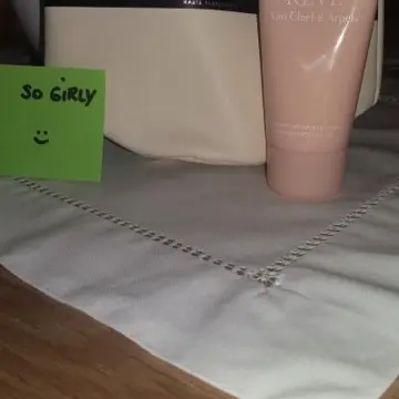 Pochette et lait parfumé, Van Cleef & Arpels