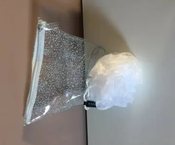 Trousse et fleur de douche, Nocibé