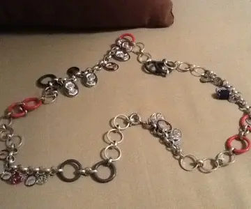Collier sautoir, Inconnue