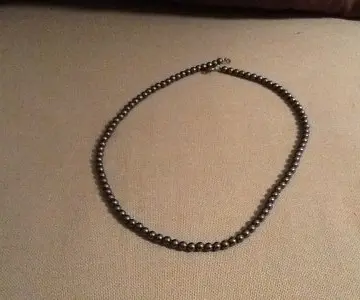 Collier ras du cou, Inconnue