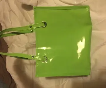 Sac vert, Inconnue