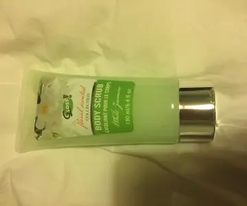 Gommage pour le corps, Gloss