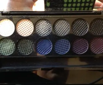 Bad girl 596, Sleek MakeUP