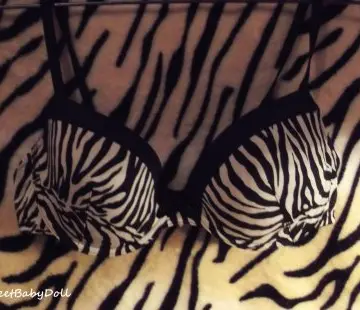 Soutien Gorge., Inconnue