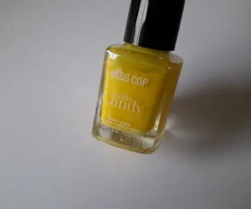 Vernis mitrale citron n°01, Miss cop