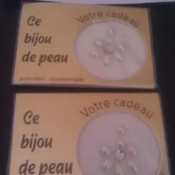 2 bijoux de peau, Inconnue