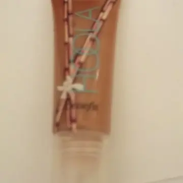 Gloss Hoola, Benefit