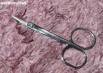 Ciseaux pour Ongles, Inconnue