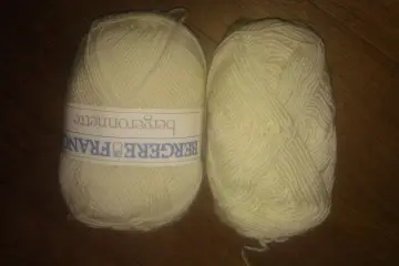 2 pelotes laine blanche, Bergère de France