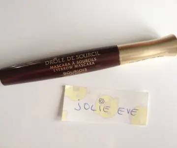 Drôle de sourcil, Bourjois