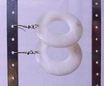 Boucle d'oreille, Inconnue