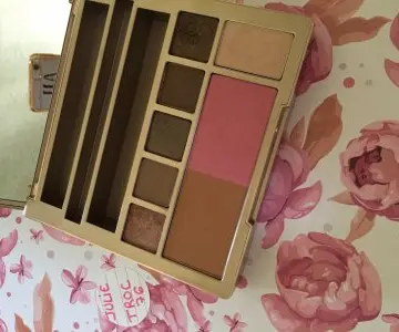 Naked on the run, Urban Decay