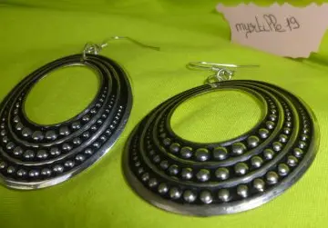 boucles d'oreilles, Inconnue
