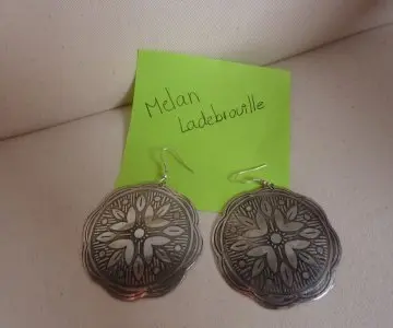 boucles oreilles, Inconnue