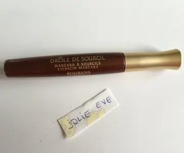 Drôle de sourcil, Bourjois