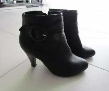 Bottines noires P36, Inconnue