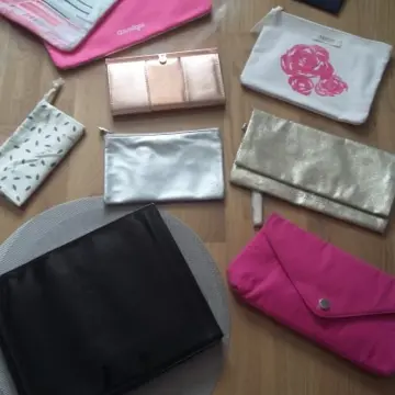 DIfférentes pochettes de marques, Yves Saint Laurent