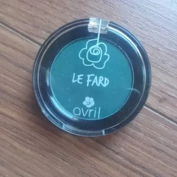Fard à paupières, Avril