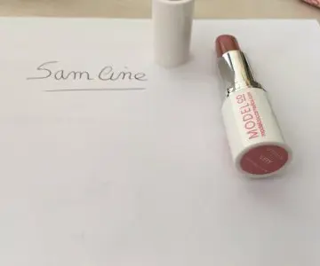 rouge à lèvres rosé, ModelCo