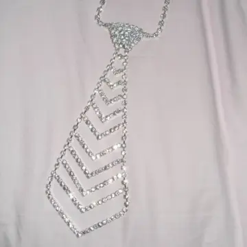 Collier strass en forme de cravate, Inconnue
