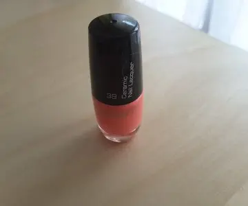 Vernis rose, Artdeco
